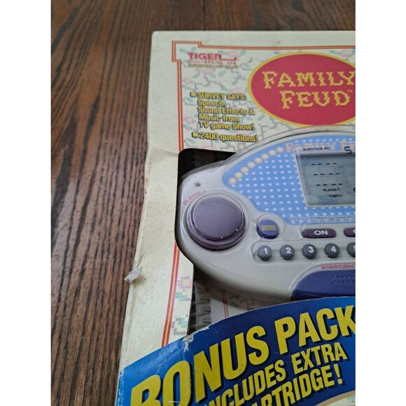 Vintage 1997 Tiger Electronics Family Feud Handheld Bonus Pack Game 07584 in Box - Picture 2 of 6